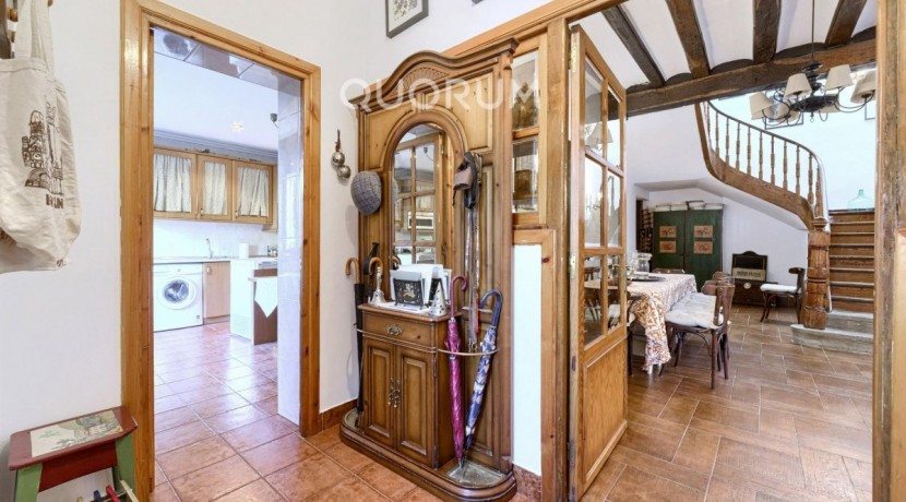 Precioso Caserón de Piedra De 4 Dormitorios y 3 Baños En Zona Privilegiada de Arrankudiaga