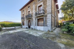 Precioso Caserón de Piedra De 4 Dormitorios y 3 Baños En Zona Privilegiada de Arrankudiaga