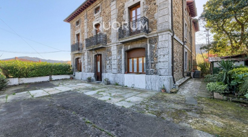Precioso Caserón de Piedra De 4 Dormitorios y 3 Baños En Zona Privilegiada de Arrankudiaga