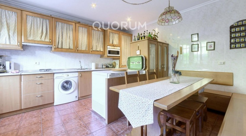 Precioso Caserón de Piedra De 4 Dormitorios y 3 Baños En Zona Privilegiada de Arrankudiaga