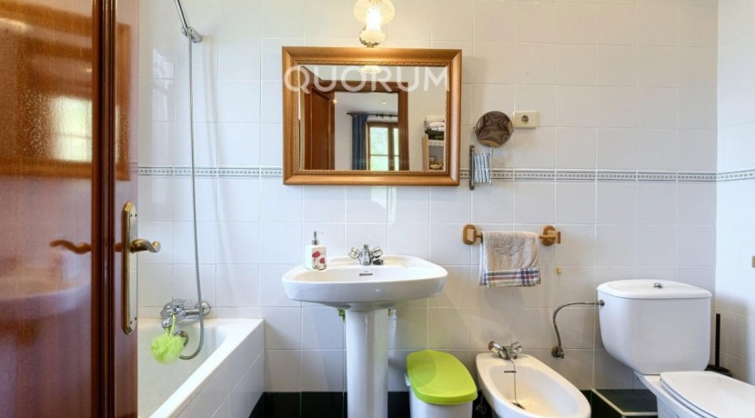 Precioso Caserón de Piedra De 4 Dormitorios y 3 Baños En Zona Privilegiada de Arrankudiaga