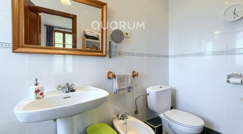 Precioso Caserón de Piedra De 4 Dormitorios y 3 Baños En Zona Privilegiada de Arrankudiaga