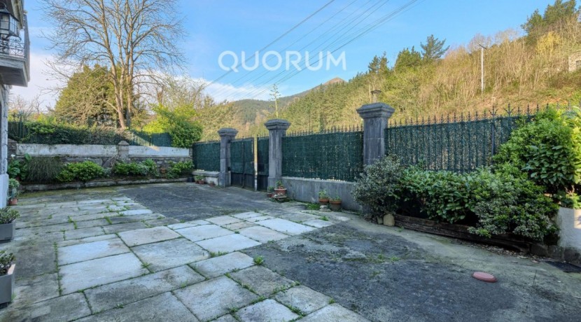 Precioso Caserón de Piedra De 4 Dormitorios y 3 Baños En Zona Privilegiada de Arrankudiaga