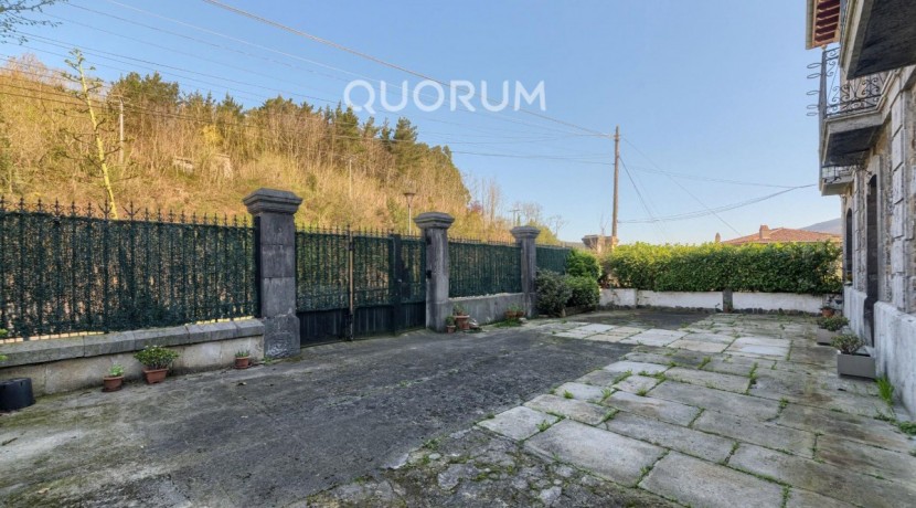 Precioso Caserón de Piedra De 4 Dormitorios y 3 Baños En Zona Privilegiada de Arrankudiaga