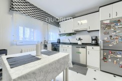 Precioso Piso Para Entrar a Vivir De 3 Dormitorios Con Amplio Balcón En Zona Centro-Ariz