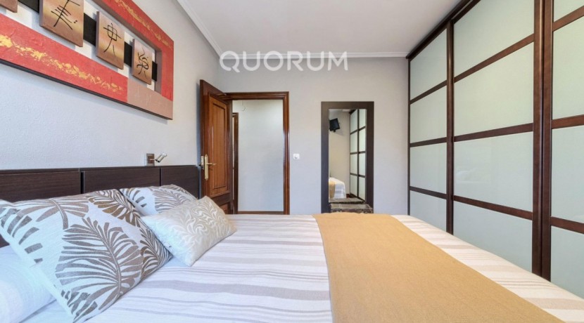 Precioso Piso Para Entrar a Vivir De 3 Dormitorios Con Amplio Balcón En Zona Centro-Ariz