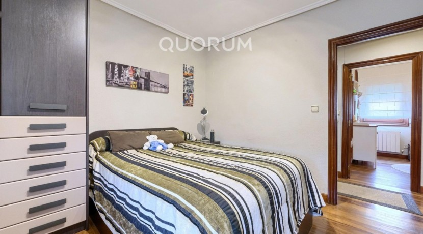 Precioso Piso Para Entrar a Vivir De 3 Dormitorios Con Amplio Balcón En Zona Centro-Ariz
