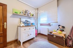 Precioso Piso Para Entrar a Vivir De 3 Dormitorios Con Amplio Balcón En Zona Centro-Ariz
