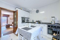 Precioso Piso Para Entrar a Vivir De 3 Dormitorios Con Amplio Balcón En Zona Centro-Ariz