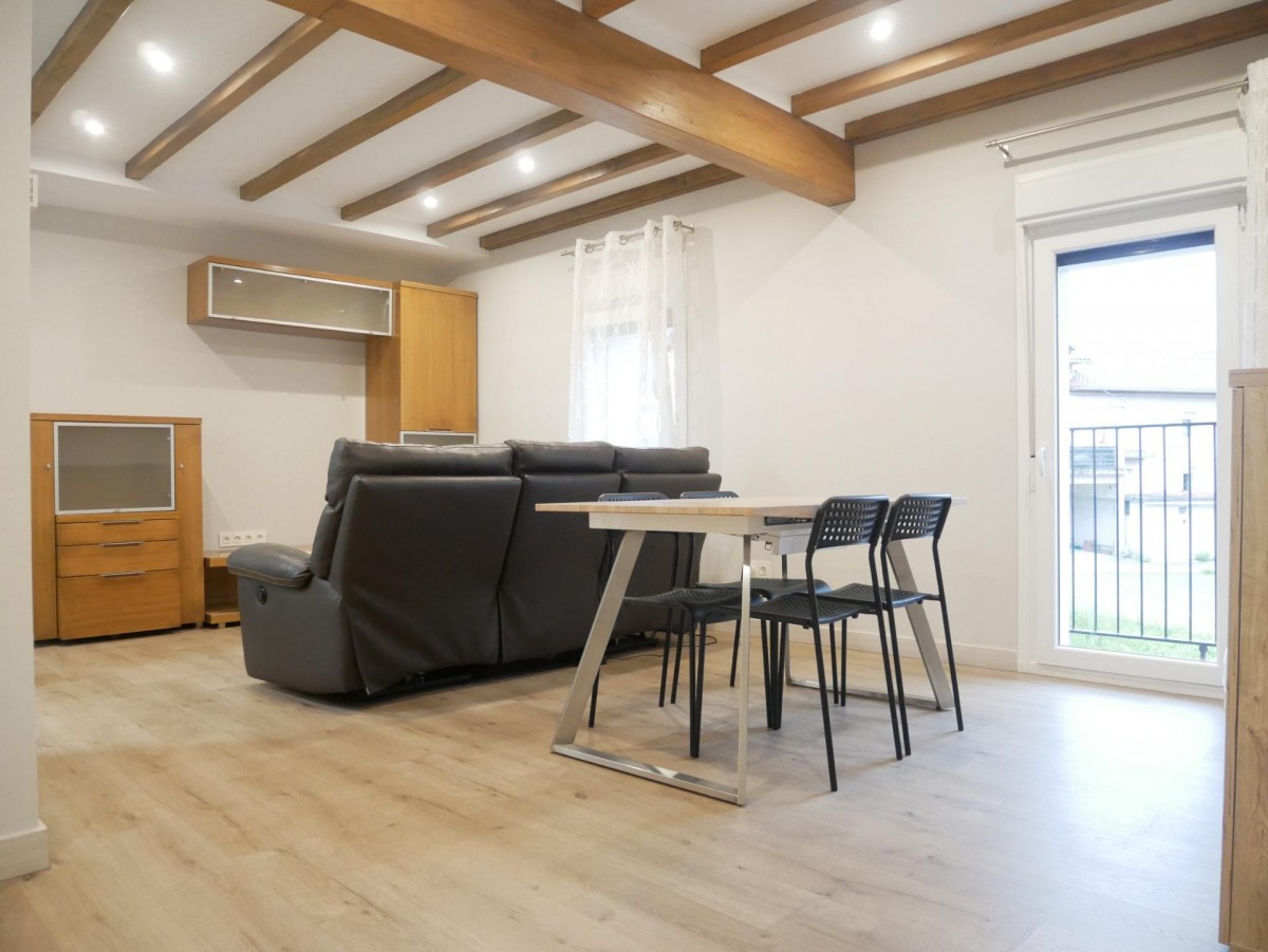 Precioso Piso Reformado De 2 Dormitorios Con Balcón y Edificio Rehabilitado En Zona Lanbarketa