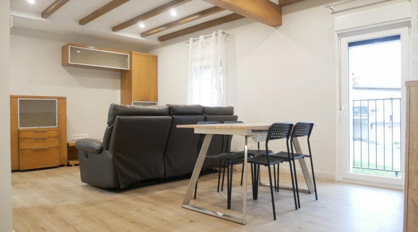 Precioso Piso Reformado De 2 Dormitorios Con Balcón y Edificio Rehabilitado En Zona Lanbarketa