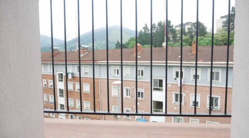 Precioso Piso Reformado De 2 Dormitorios Con Balcón y Edificio Rehabilitado En Zona Lanbarketa