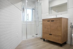 Precioso Piso Reformado De 2 Dormitorios Con Balcón y Edificio Rehabilitado En Zona Lanbarketa