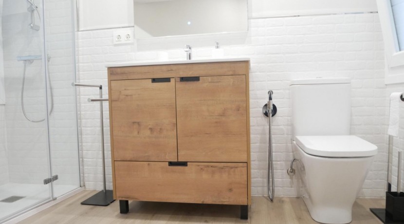 Precioso Piso Reformado De 2 Dormitorios Con Balcón y Edificio Rehabilitado En Zona Lanbarketa