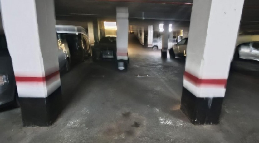Se Vende Amplia Parcela De Garaje Con Muy Buena Maniobra En El Centro De Barakaldo.
