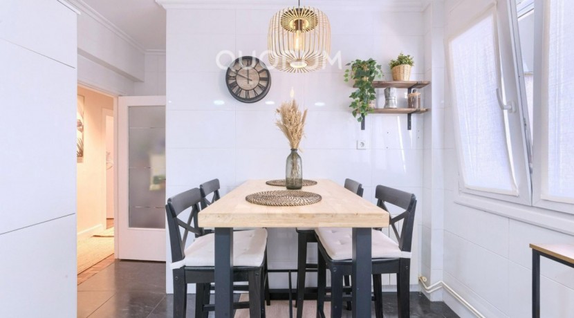 Se Vende En Exclusiva Este Precioso Piso De 3 Habitaciones Y Un Baño Con Ascensor A Cota Cero