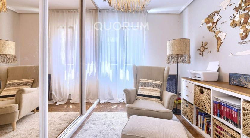 Se Vende En Exclusiva Este Precioso Piso De 3 Habitaciones Y Un Baño Con Ascensor A Cota Cero