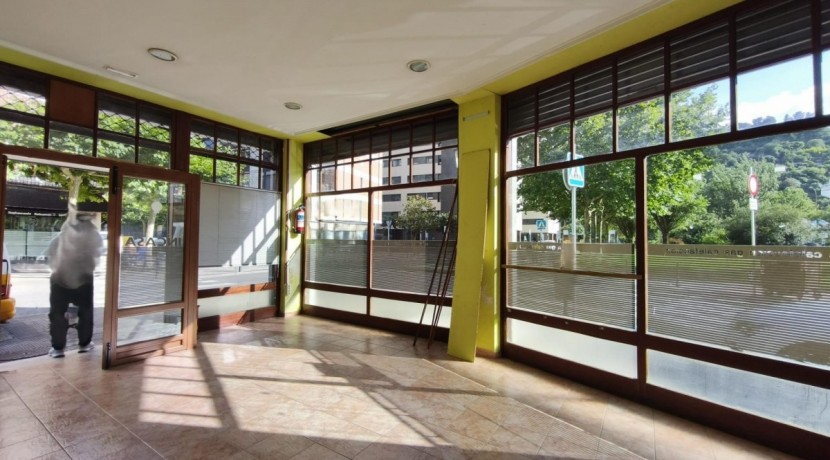 Se Vende local comercial en Barakaldo Zona Retuerto.