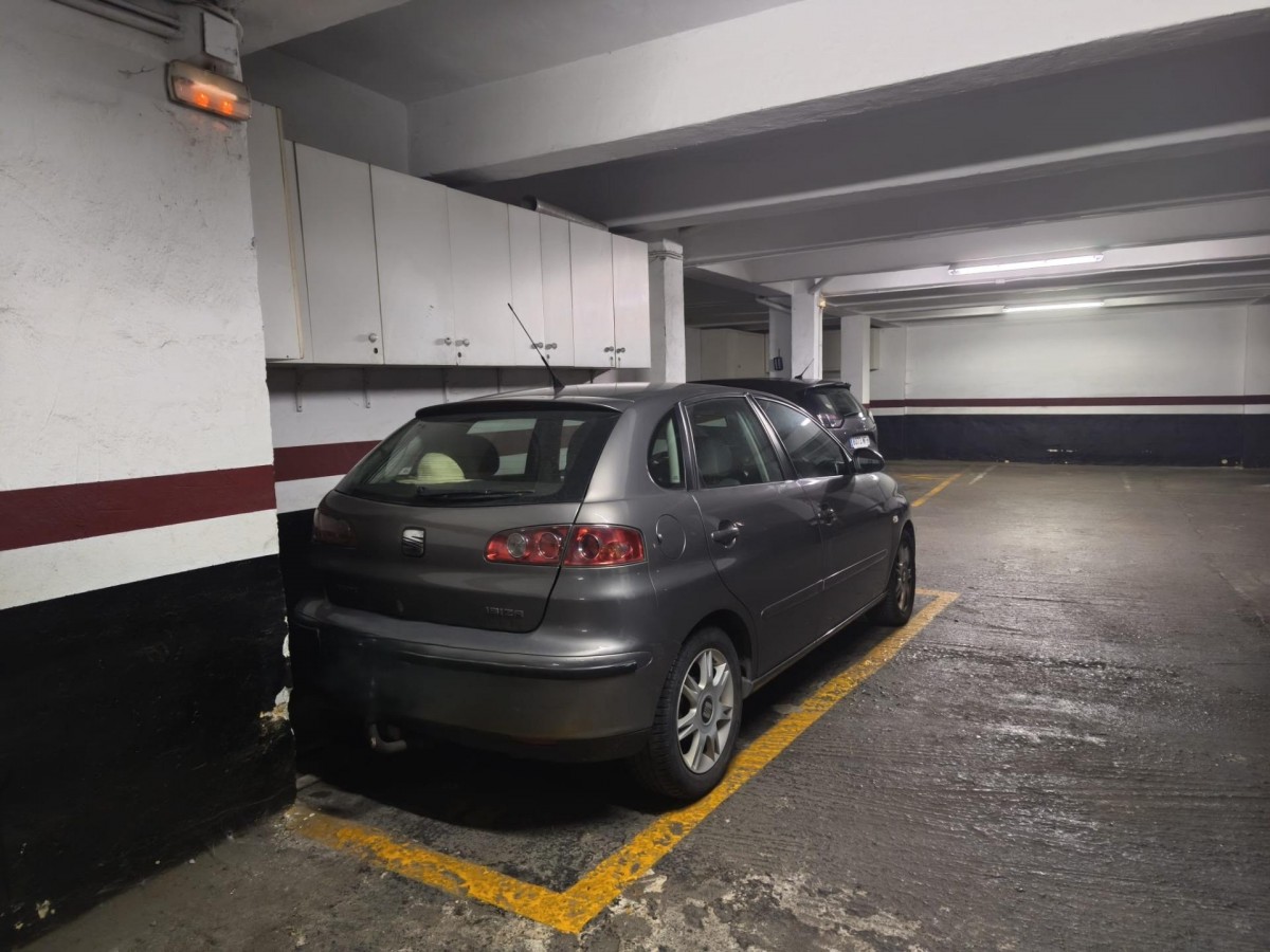 Se vende parcela de garaje para coche mediano en Barakaldo zona Bagatza