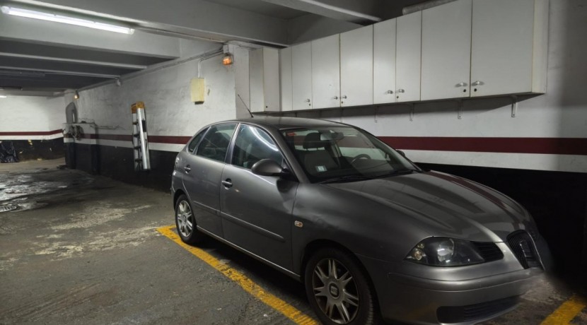 Se vende parcela de garaje para coche mediano en Barakaldo zona Bagatza
