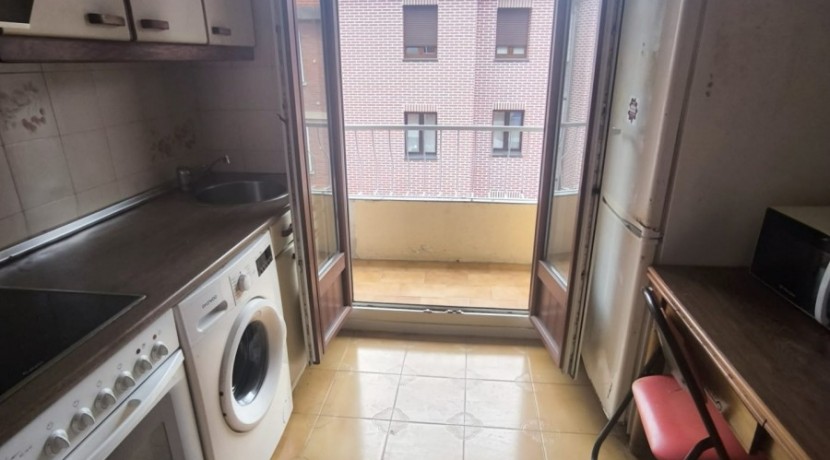 Se Vende Piso En El Centro De Portugalete Junto Al Metro De 2 Habitaciones Con balcon