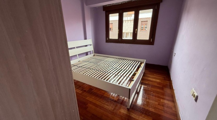 Se Vende Piso En El Centro De Portugalete Junto Al Metro De 2 Habitaciones Con balcon
