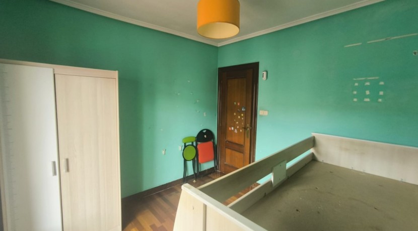 Se Vende Piso En El Centro De Portugalete Junto Al Metro De 2 Habitaciones Con balcon