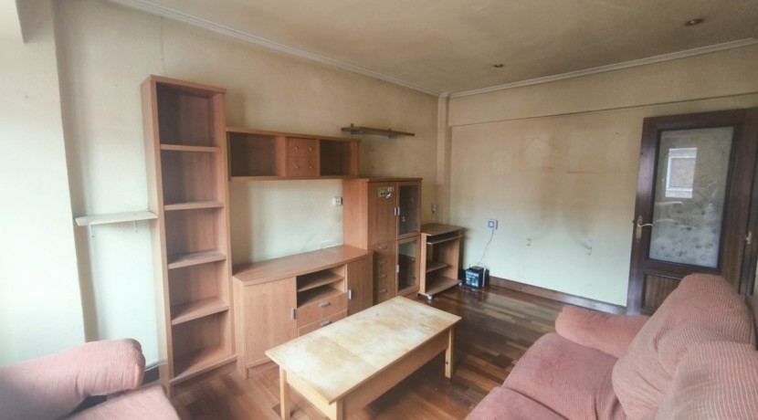 Se Vende Piso En El Centro De Portugalete Junto Al Metro De 2 Habitaciones Con balcon