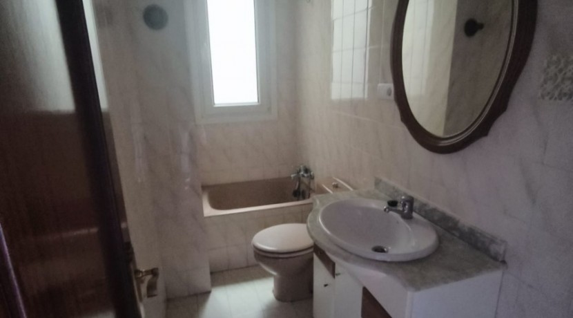 Se Vende Piso En El Centro De Portugalete Junto Al Metro De 2 Habitaciones Con balcon