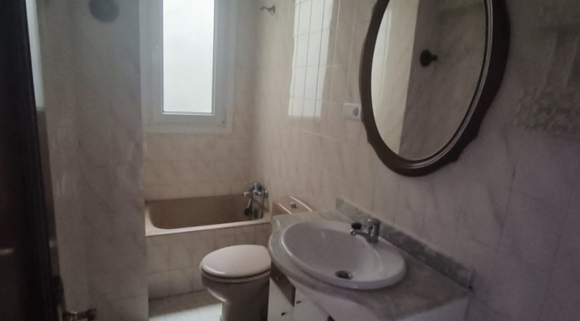 Se Vende Piso En El Centro De Portugalete Junto Al Metro De 2 Habitaciones Con balcon