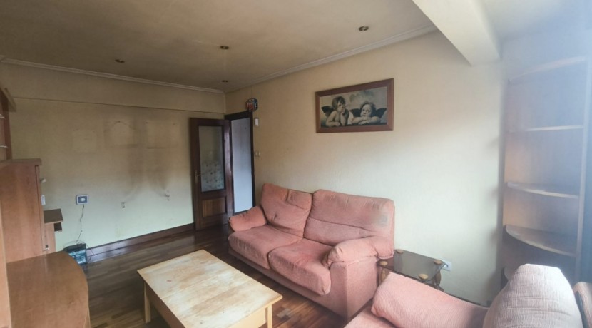 Se Vende Piso En El Centro De Portugalete Junto Al Metro De 2 Habitaciones Con balcon