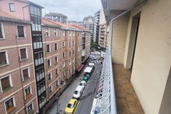 Se Vende Piso En El Centro De Portugalete Junto Al Metro De 2 Habitaciones Con balcon