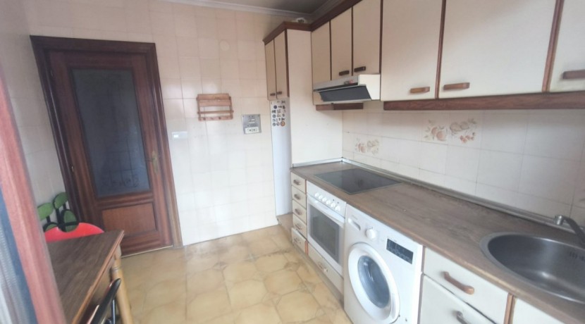 Se Vende Piso En El Centro De Portugalete Junto Al Metro De 2 Habitaciones Con balcon