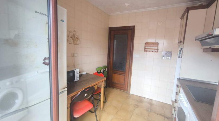 Se Vende Piso En El Centro De Portugalete Junto Al Metro De 2 Habitaciones Con balcon