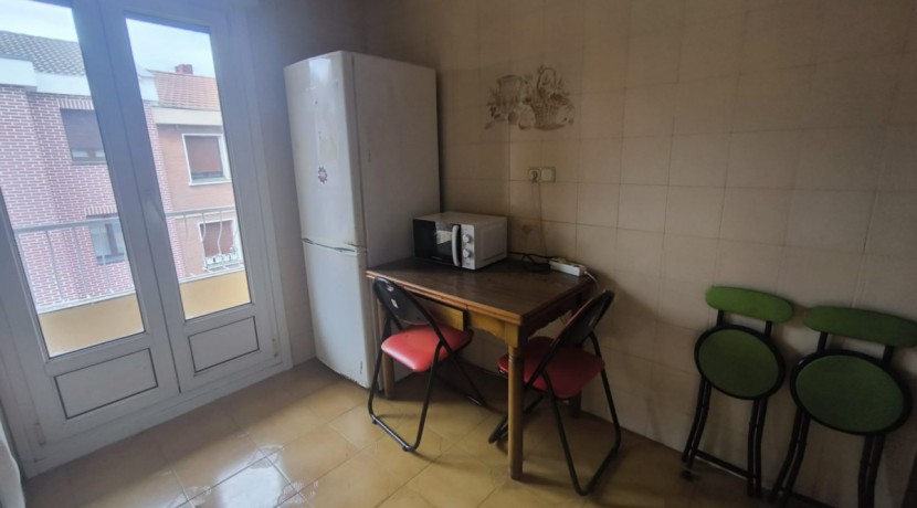 Se Vende Piso En El Centro De Portugalete Junto Al Metro De 2 Habitaciones Con balcon
