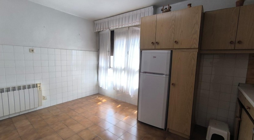 SE VENDE PISO EN ETXEBARRI CERCA DEL METRO