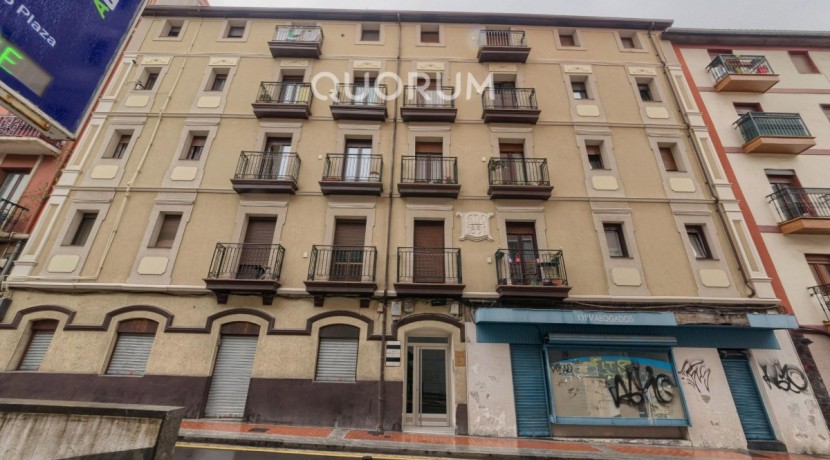 TOTALMENTE REFORMADO EN PLENO CENTRO DE BARAKALDO CON DOS BALCONES