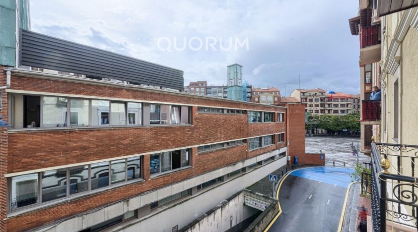 TOTALMENTE REFORMADO EN PLENO CENTRO DE BARAKALDO CON DOS BALCONES