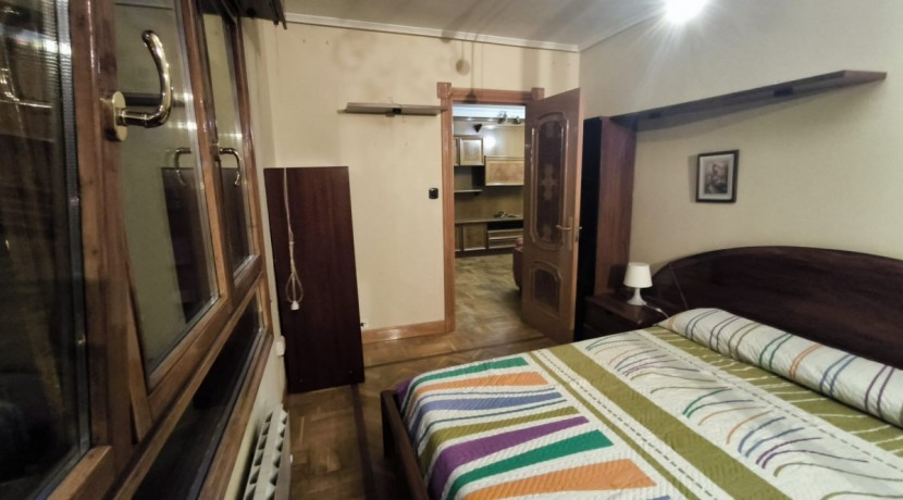 TRES HABITACIONES Y DOS BAÑOS EN RONDA RESURRECIÓN MARIA DE AZKUE