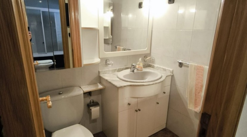 TRES HABITACIONES Y DOS BAÑOS EN RONDA RESURRECIÓN MARIA DE AZKUE