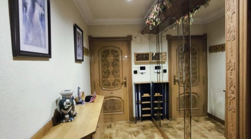 TRES HABITACIONES Y DOS BAÑOS EN RONDA RESURRECIÓN MARIA DE AZKUE