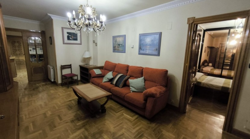 TRES HABITACIONES Y DOS BAÑOS EN RONDA RESURRECIÓN MARIA DE AZKUE