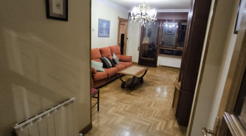 TRES HABITACIONES Y DOS BAÑOS EN RONDA RESURRECIÓN MARIA DE AZKUE