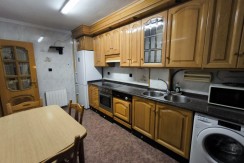 TRES HABITACIONES Y DOS BAÑOS EN RONDA RESURRECIÓN MARIA DE AZKUE