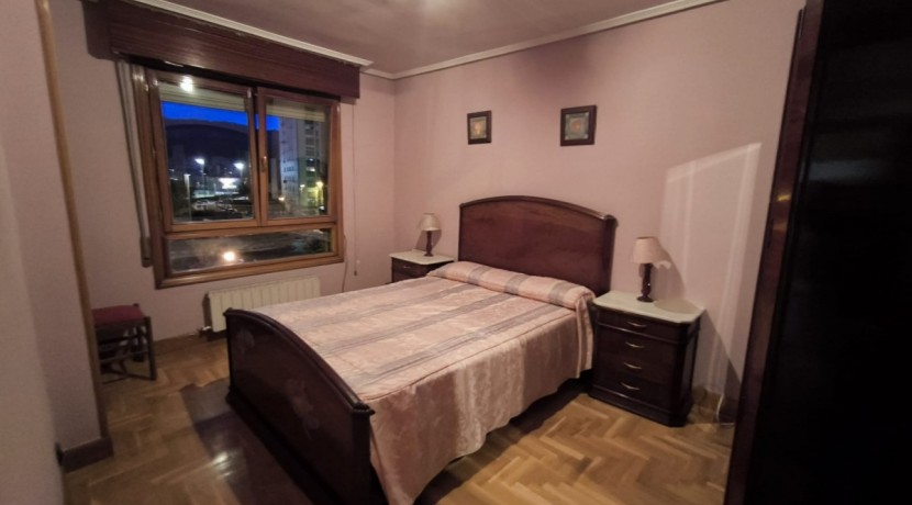 TRES HABITACIONES Y DOS BAÑOS EN RONDA RESURRECIÓN MARIA DE AZKUE