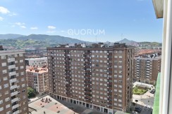 Vivienda con reformada con vistas y garaje en Sarriko