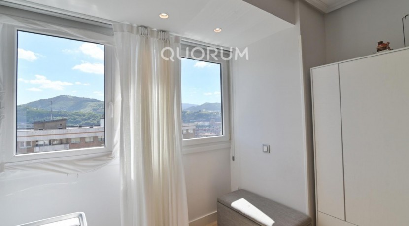 Vivienda con reformada con vistas y garaje en Sarriko