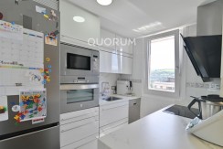 Vivienda con reformada con vistas y garaje en Sarriko