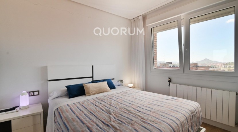 Vivienda con reformada con vistas y garaje en Sarriko