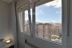 Vivienda con reformada con vistas y garaje en Sarriko